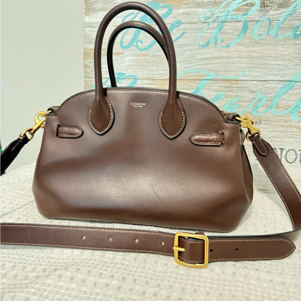 Brown Leather Shoulder Bag with Structured Design and Multiple Compartments